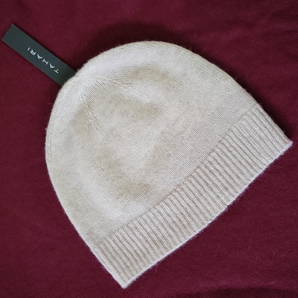 Tahari Accessories - Tahari 100% Cashmere Beanie